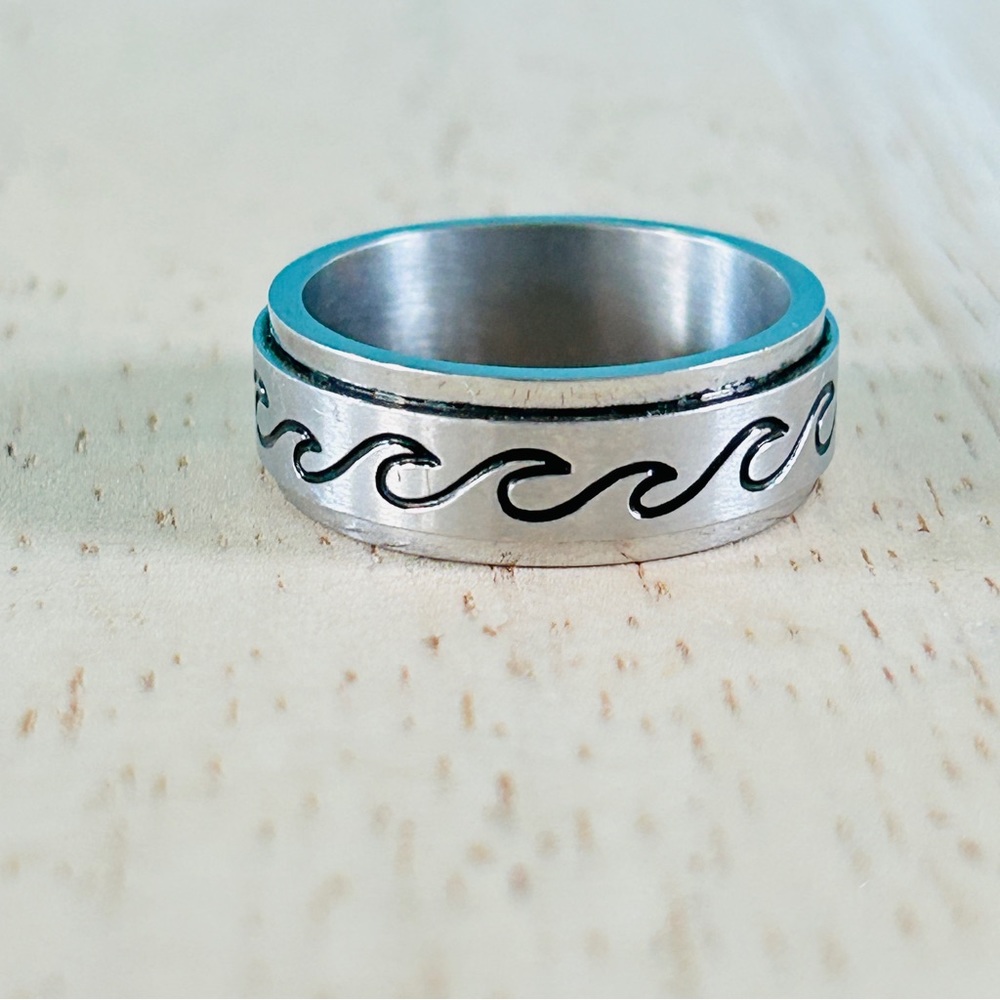 Stainless Steel Spinner Ring Band, Black Enamel Hawaiian Ocean Wave (size 9.75)